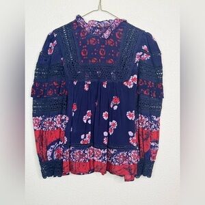 Sea crepe floral printed crochet trim crew neck top size S (4)